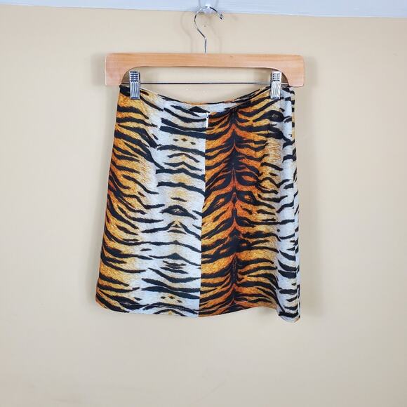 Charlie Holiday Genesis Skirt in Animal Print - Picture 9 of 11